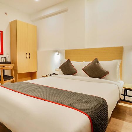 Super Townhouse The Landmark Indore Esterno foto