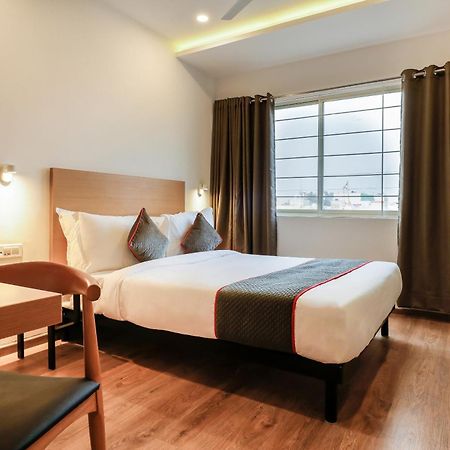 Super Townhouse The Landmark Indore Esterno foto