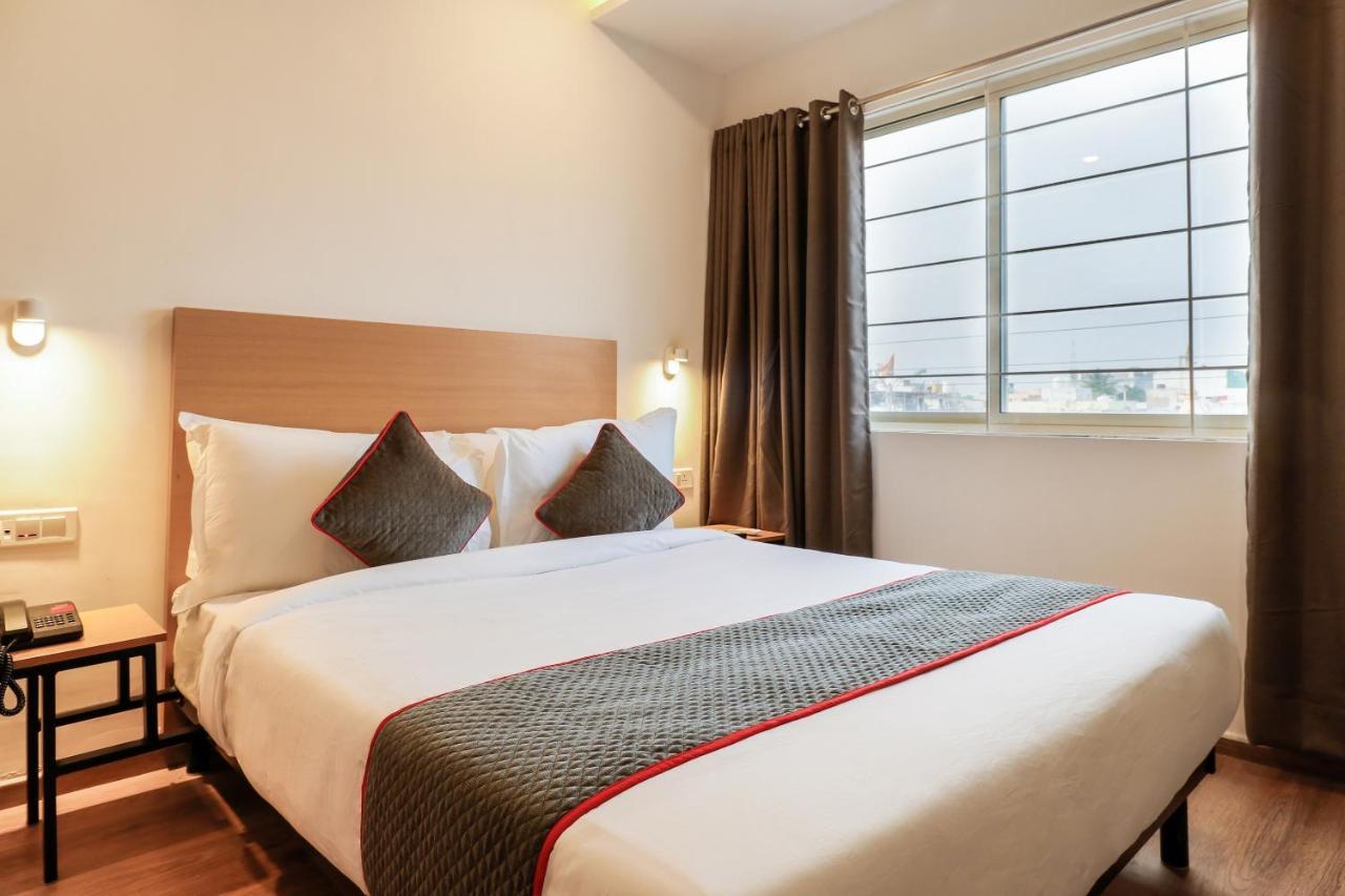 Super Townhouse The Landmark Indore Esterno foto