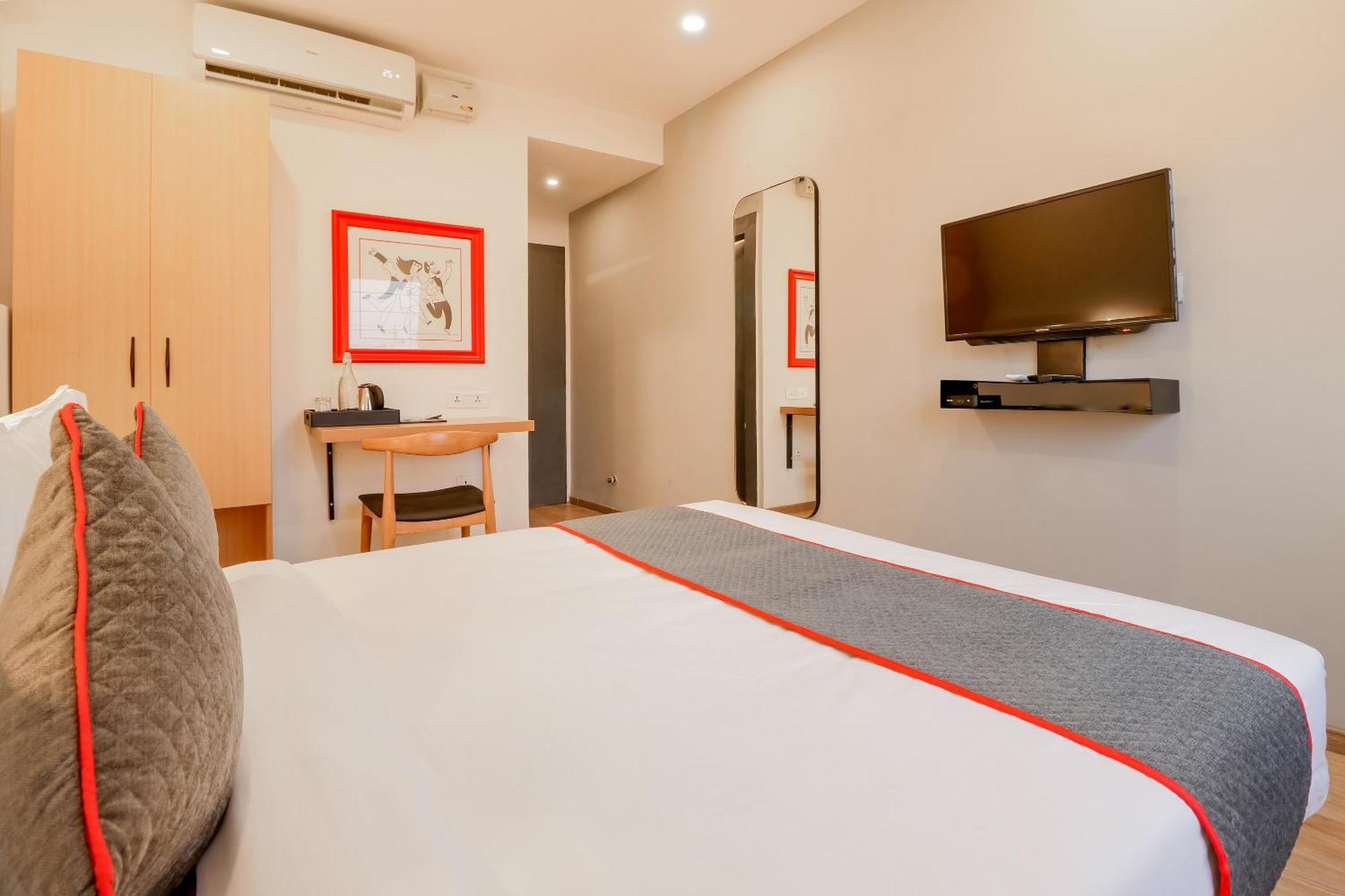 Super Townhouse The Landmark Indore Esterno foto