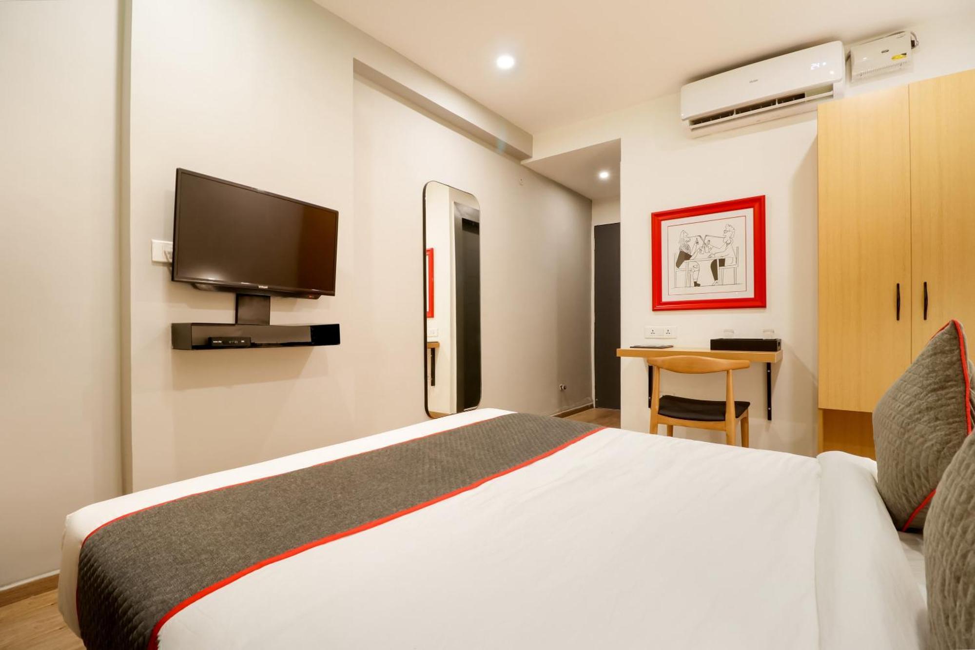 Super Townhouse The Landmark Indore Esterno foto