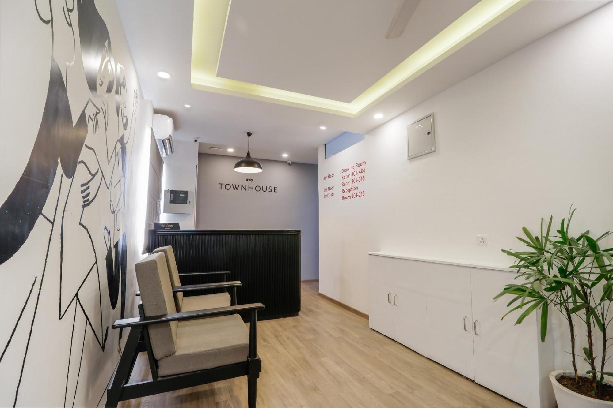 Super Townhouse The Landmark Indore Esterno foto