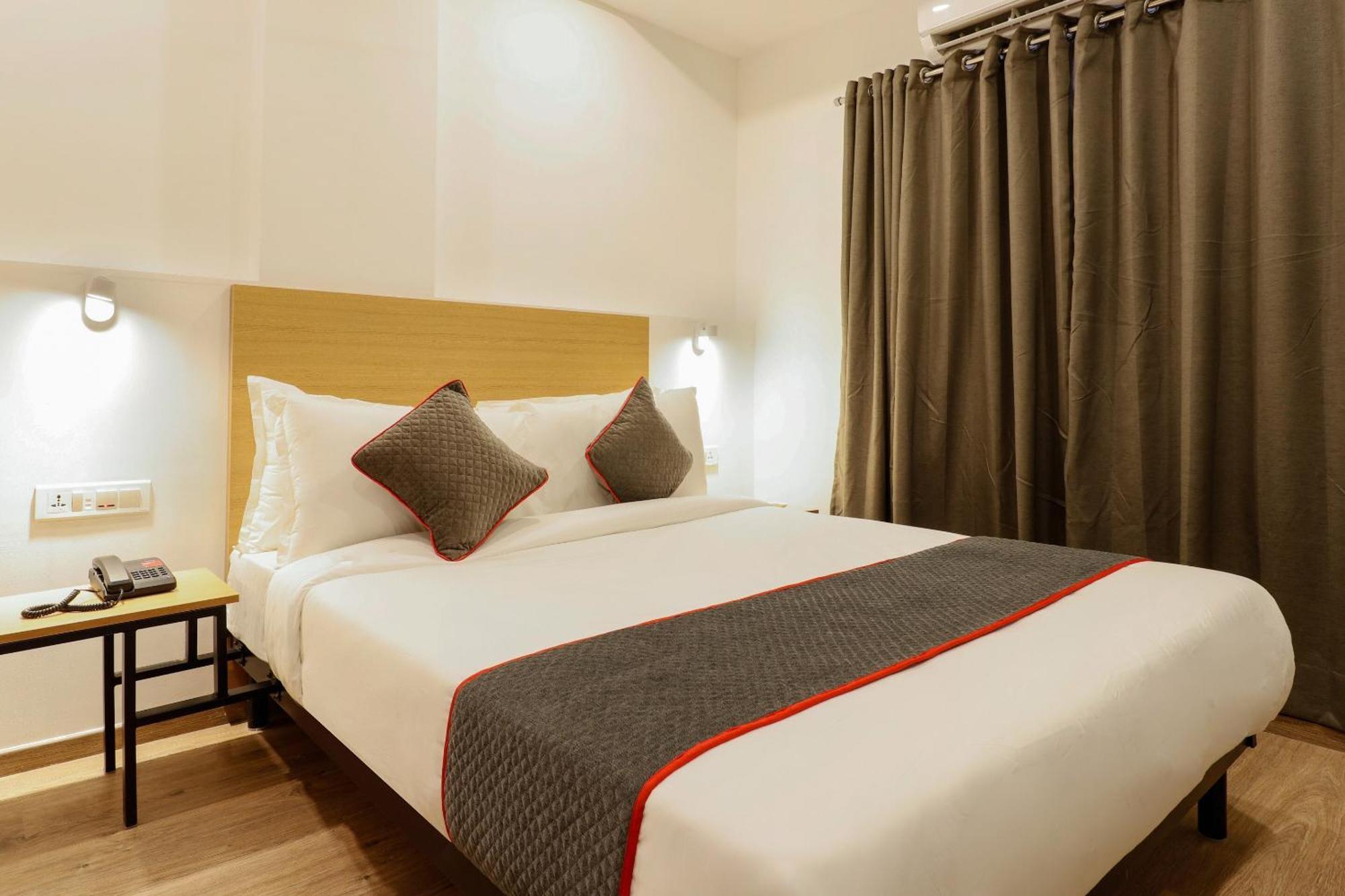 Super Townhouse The Landmark Indore Esterno foto