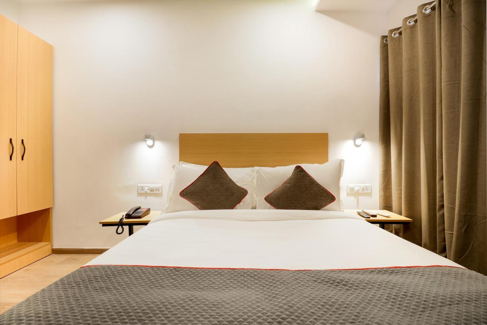 Super Townhouse The Landmark Indore Esterno foto
