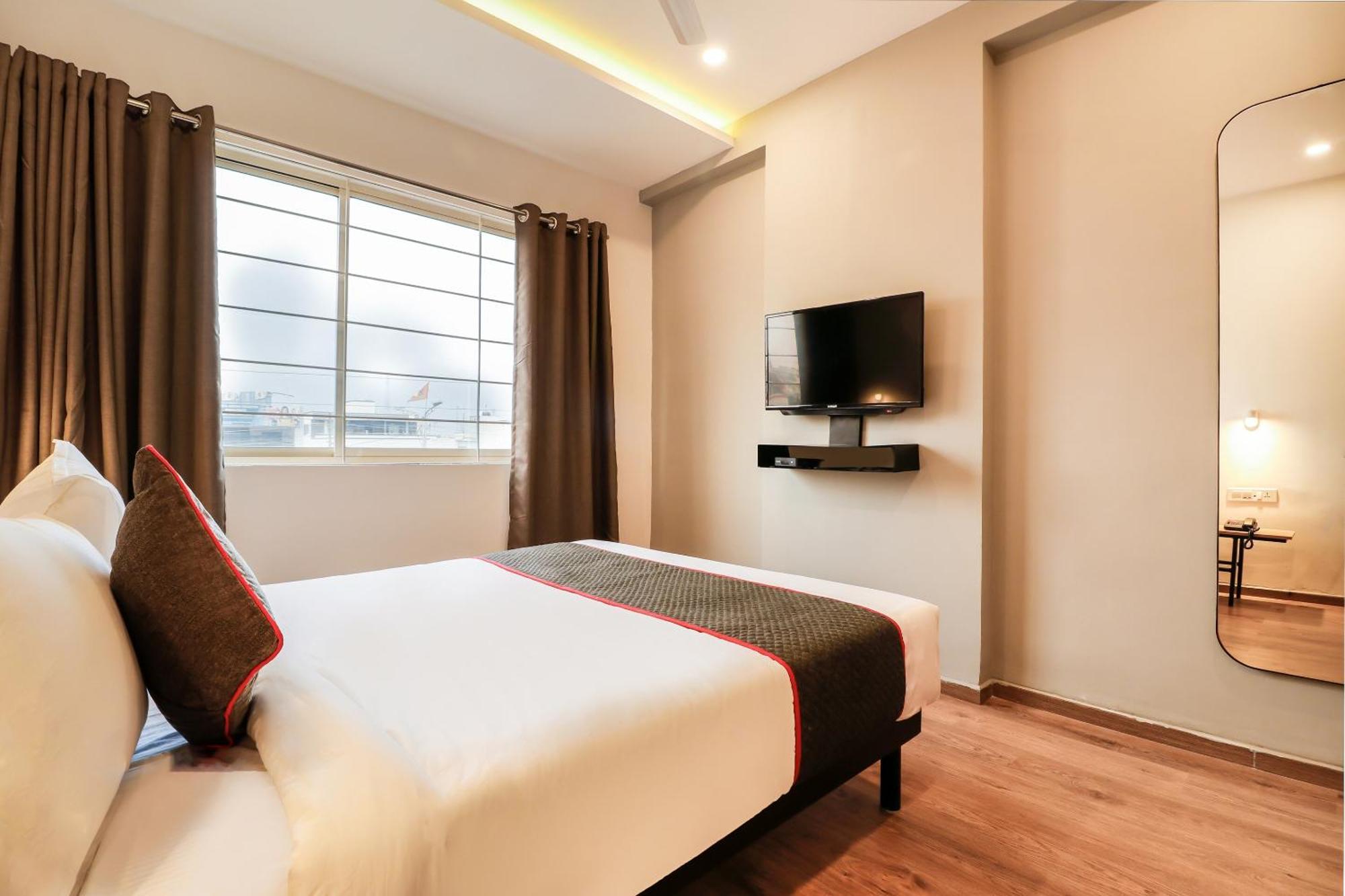 Super Townhouse The Landmark Indore Esterno foto