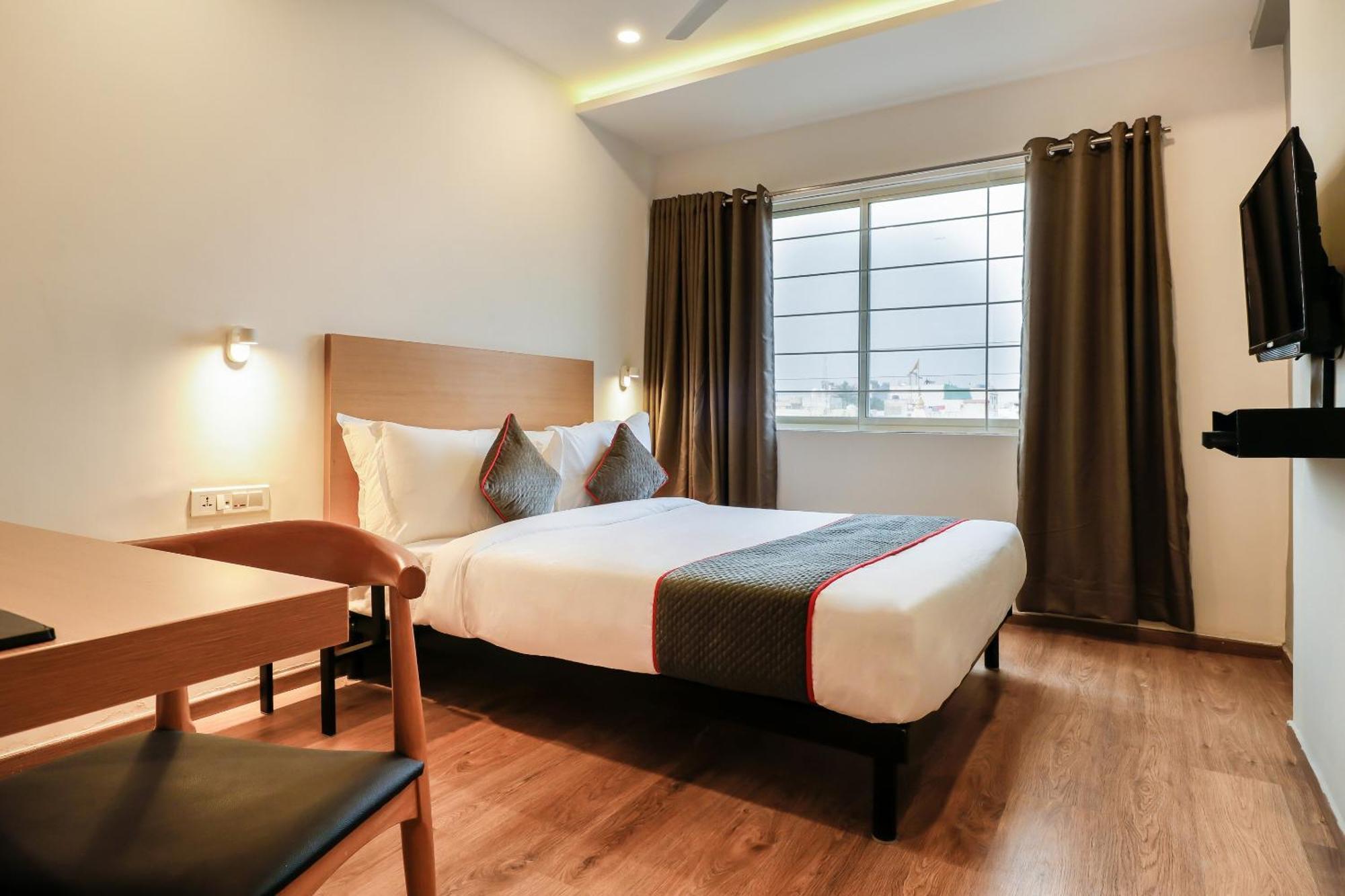 Super Townhouse The Landmark Indore Esterno foto