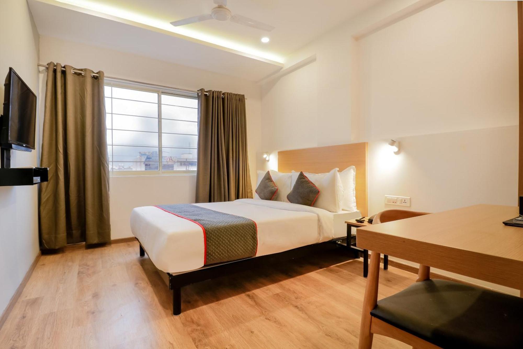 Super Townhouse The Landmark Indore Esterno foto