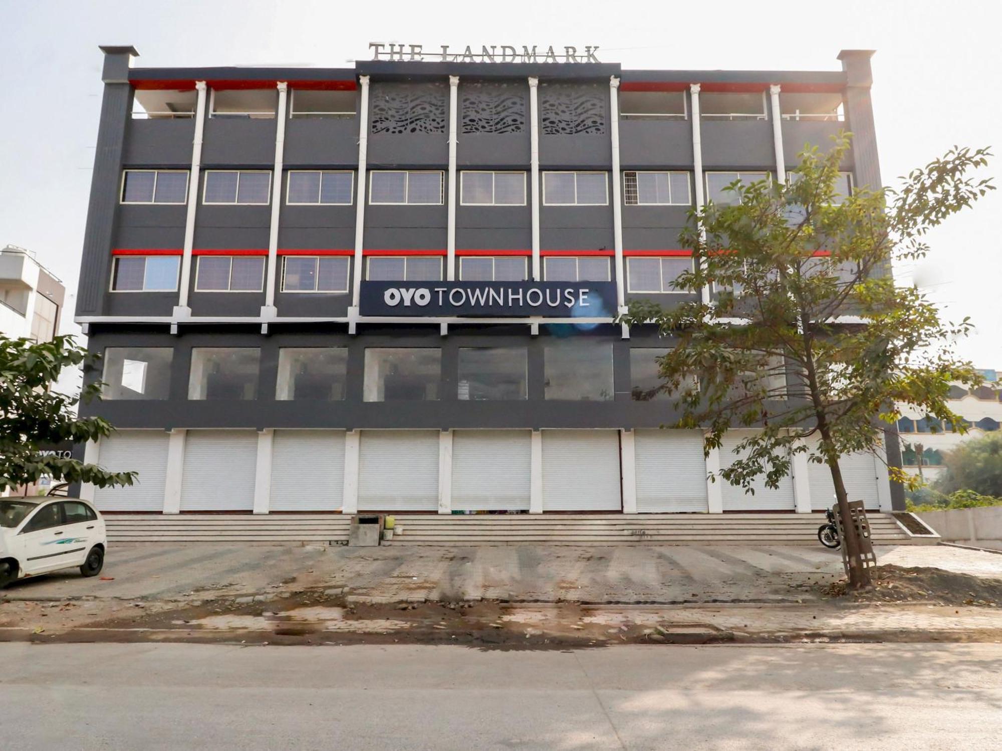 Super Townhouse The Landmark Indore Esterno foto