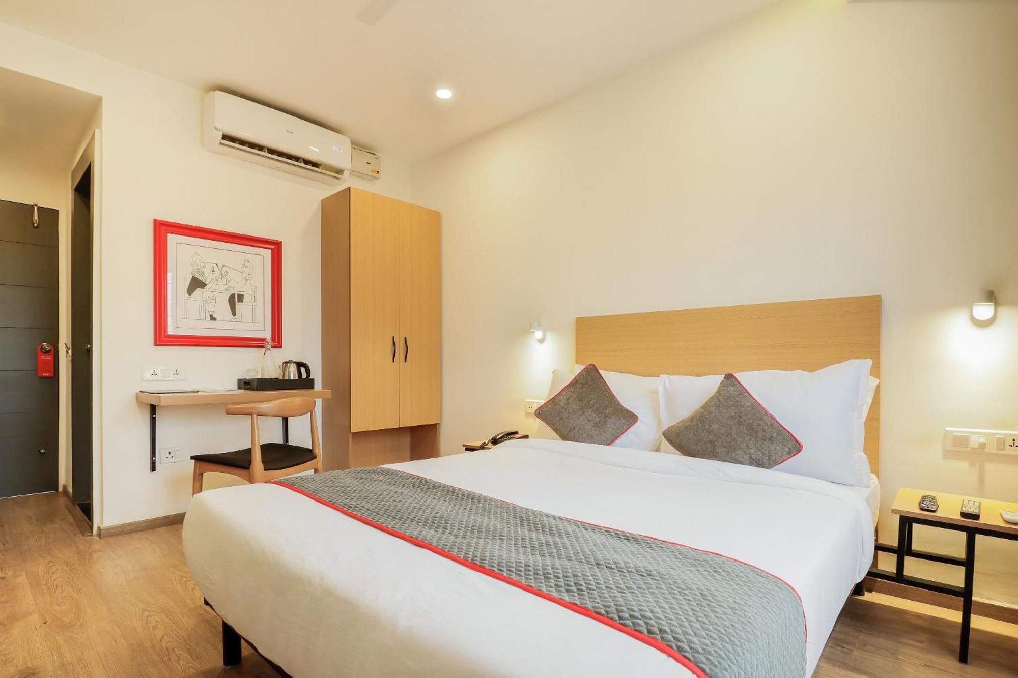 Super Townhouse The Landmark Indore Esterno foto