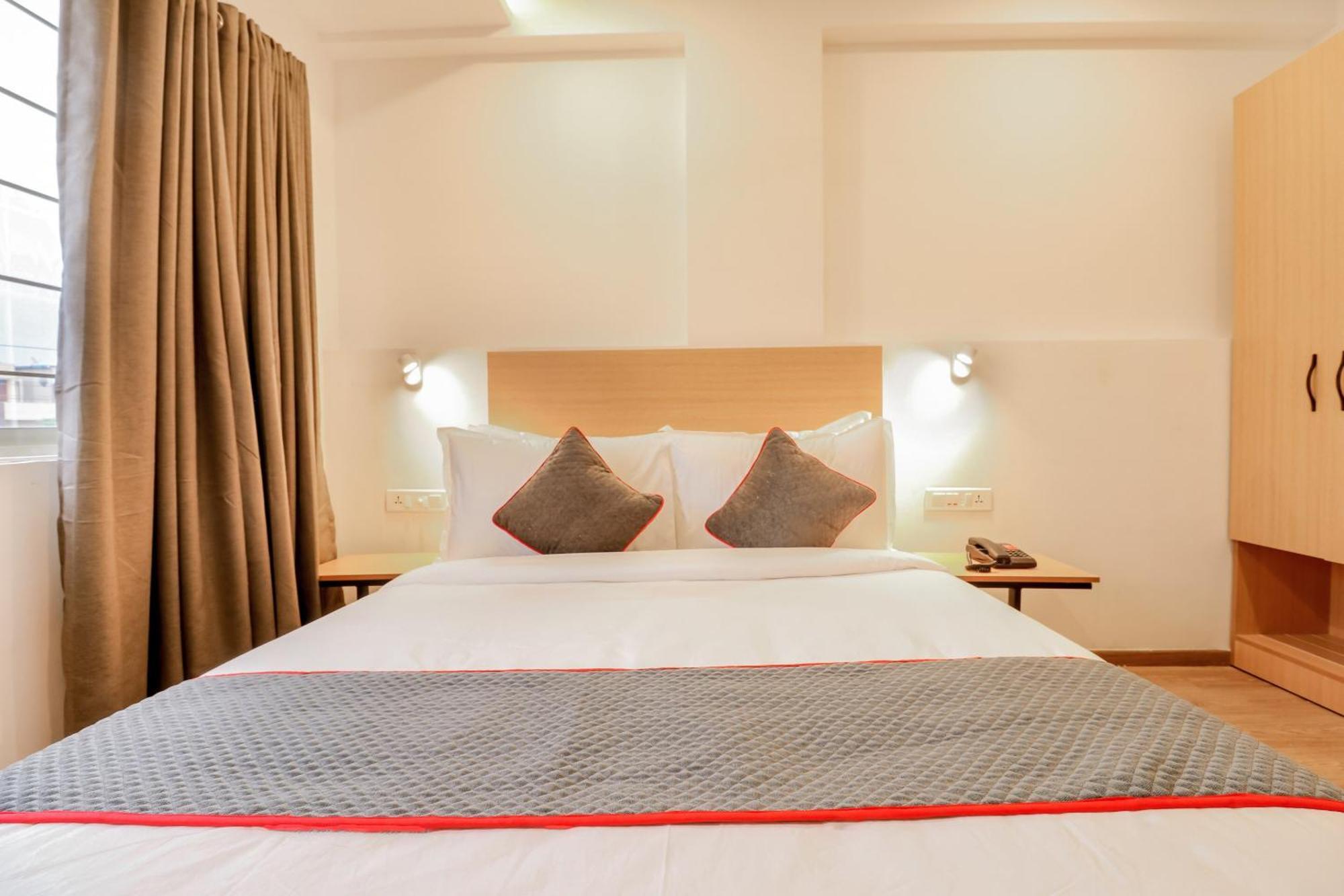 Super Townhouse The Landmark Indore Esterno foto