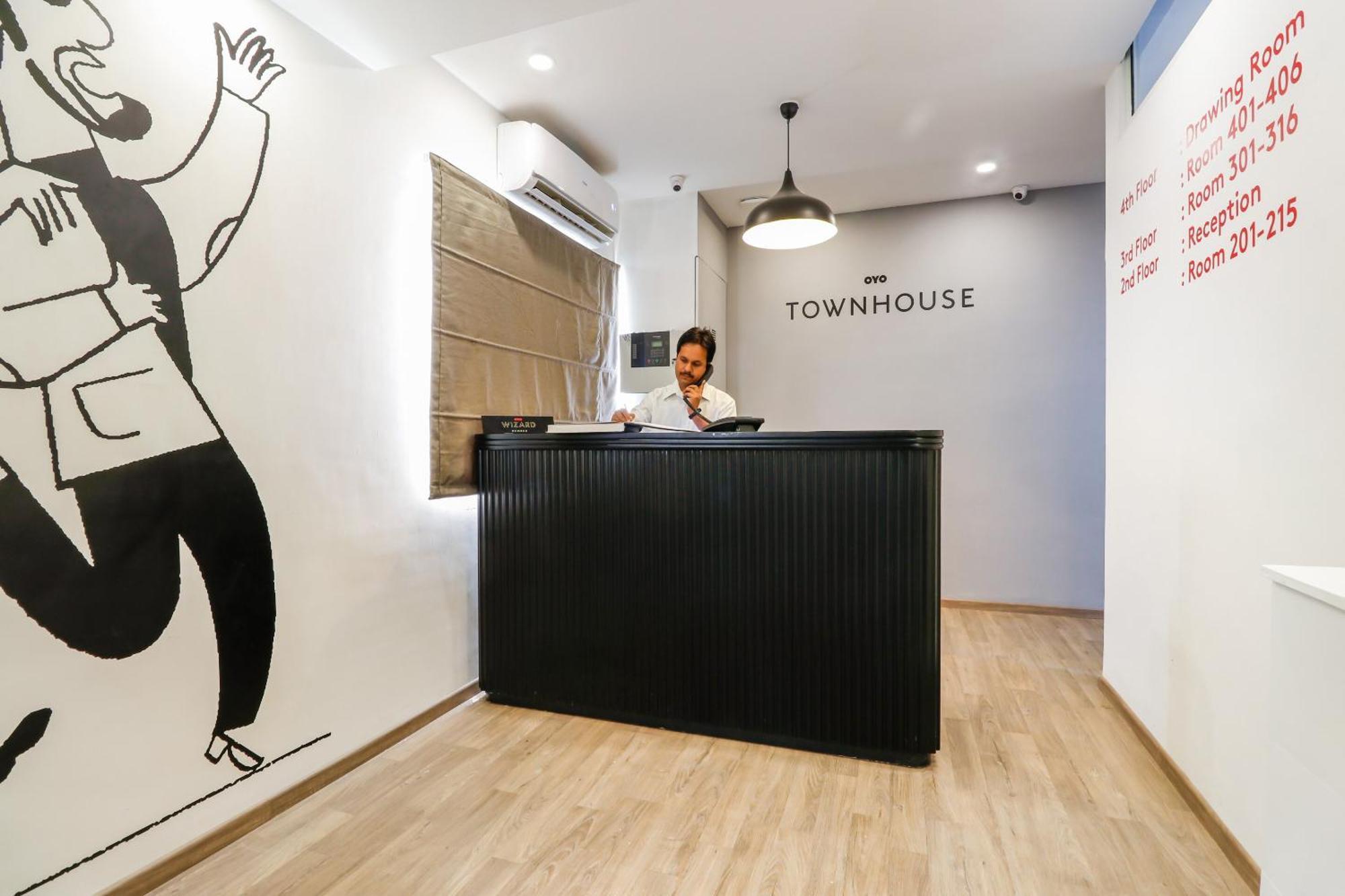 Super Townhouse The Landmark Indore Esterno foto